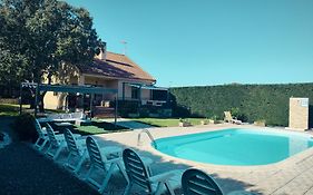La Triqueta Casa Rural con Piscina y Barbacoa, ideal para familias y grupos